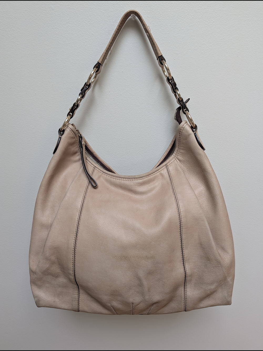 Beautiful Coccinelle genuine leather shoulder bag crafted in Italy.